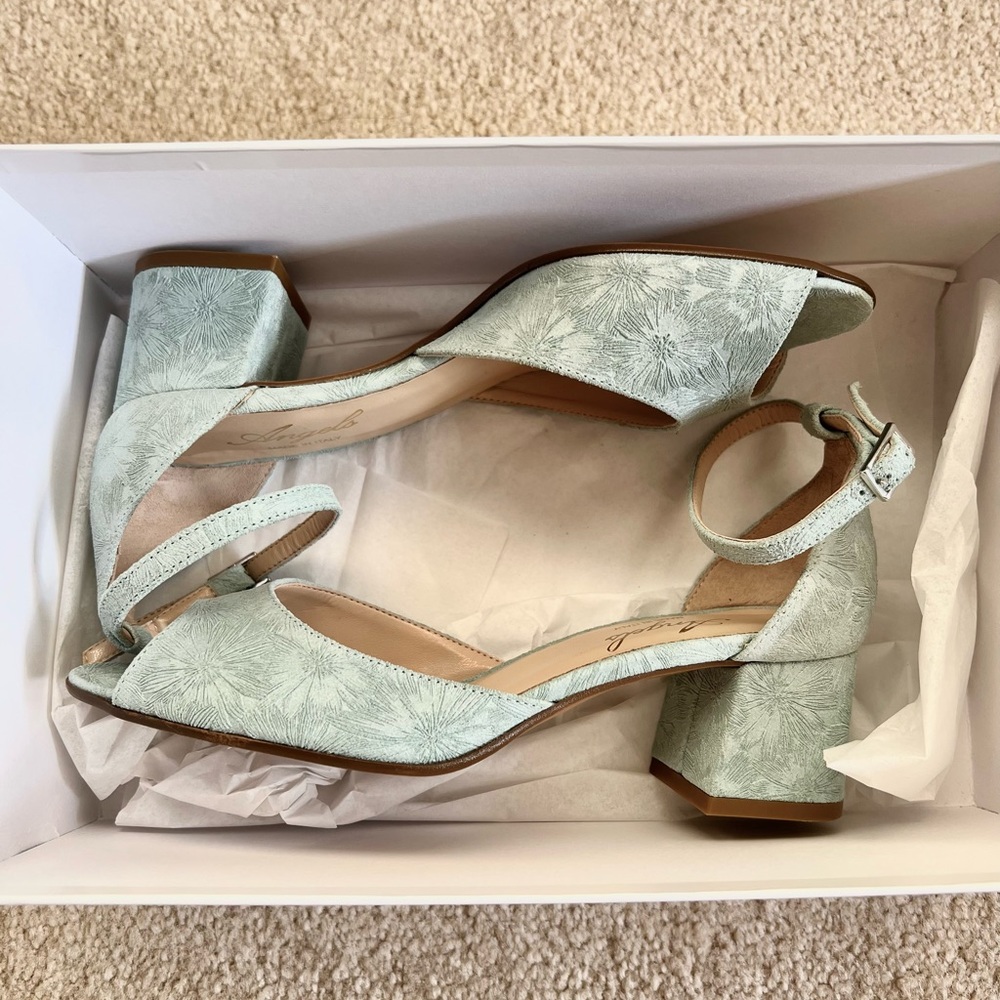 Angels Made in Italy ankle strap floral mary jane brocade sandal - Size 7